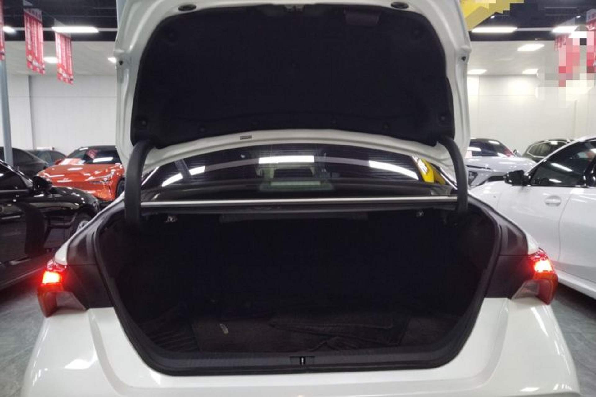 Used Toyota Avalon 2019 2.0L Luxury Edition China VI Standard Trunk