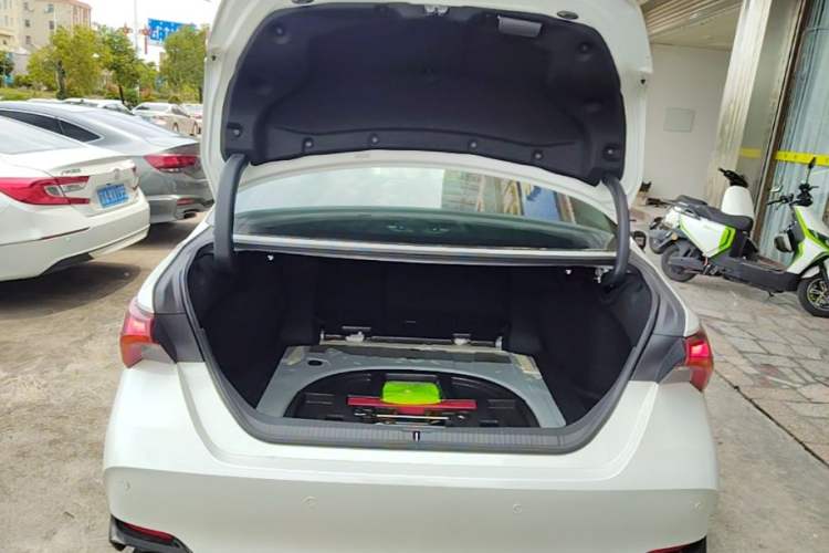 Used Toyota Avalon 2019 Dual-Engine 2.5L Luxury Edition China VI Standard Trunk