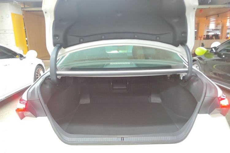Used Toyota Avalon 2019 2.0L Ambition Edition China VI Trunk