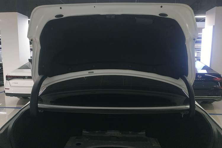 Used Toyota Avalon 2019 2.0L Ambition Edition China VI Trunk