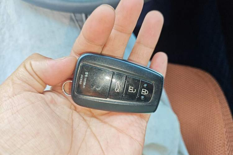 Used Toyota Avalon 2019 2.0L Luxury Edition China VI Standard Vehicle Key
