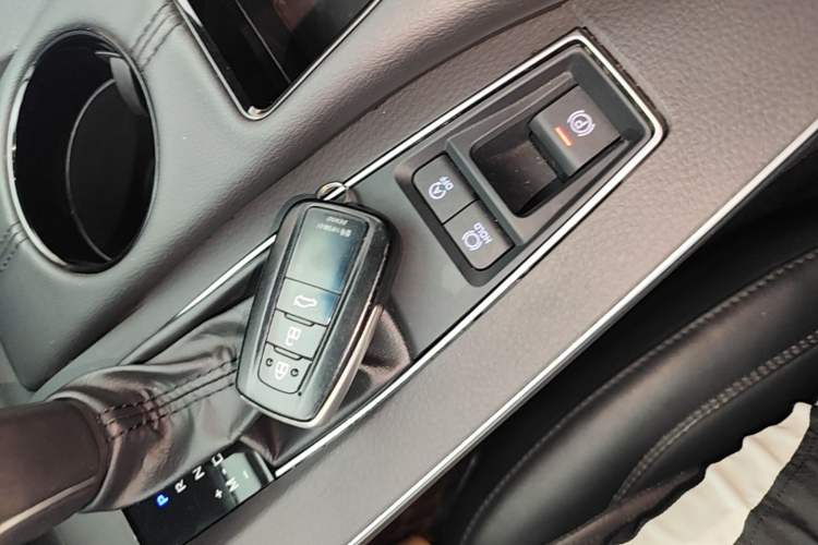 Used Toyota Avalon 2019 2.0L Luxury Edition China VI Standard Vehicle Key