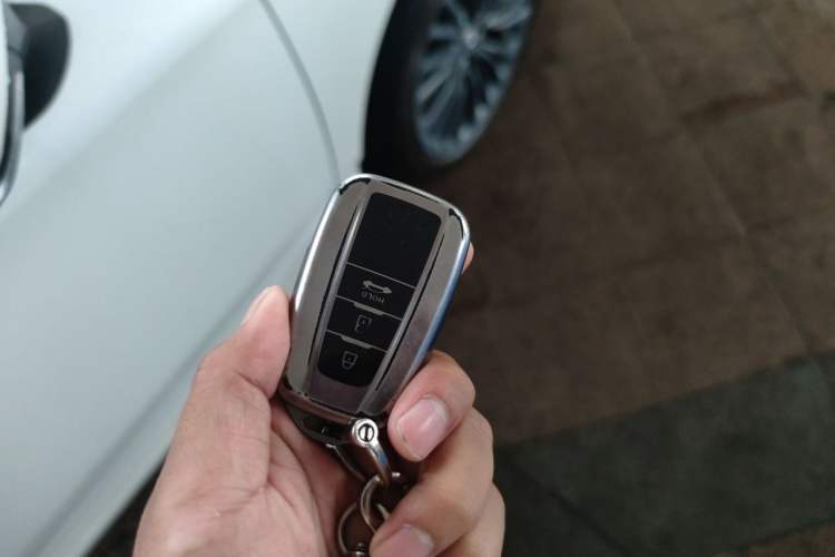 Used Toyota Avalon 2019 2.0L XLE Premium Edition China VI Vehicle Key