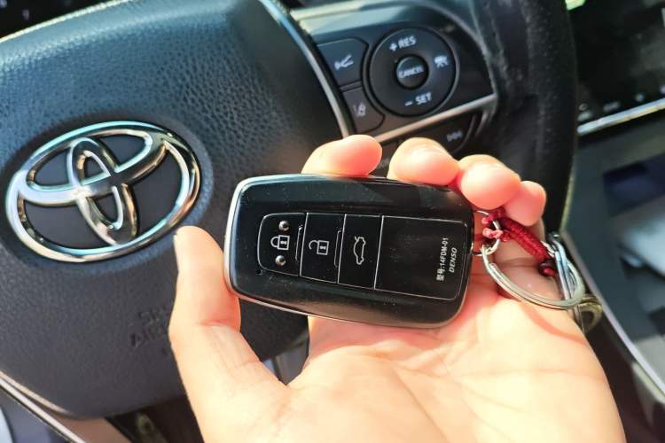 Used Toyota Avalon 2019 2.0L Luxury Edition China VI Standard Vehicle Key