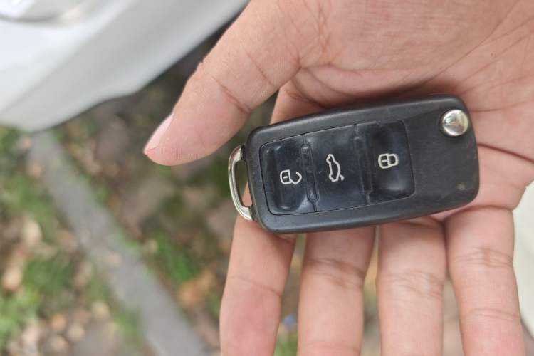 Used Toyota Avalon 2019 2.0L XLE Premium Edition China VI Vehicle Key