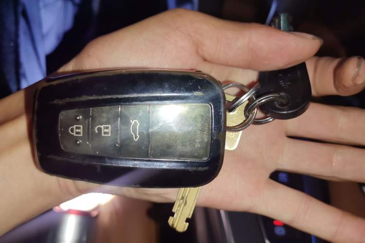 Used Toyota Avalon 2019 Dual-Engine 2.5L Limited Flagship Edition China VI Standard Vehicle Key