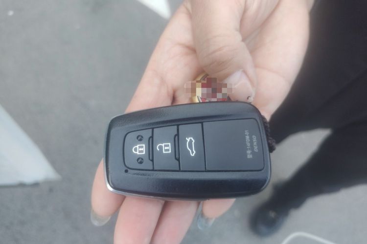 Used Toyota Avalon 2019 2.0L XLE Premium Edition China VI Vehicle Key