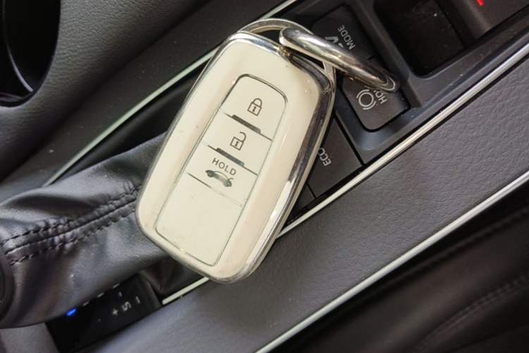 Used Toyota Avalon 2019 Dual-Engine 2.5L Luxury Edition China VI Standard Vehicle Key