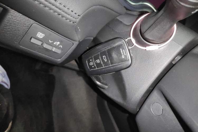 Used Toyota Avalon 2019 2.0L Ambition Edition China VI Vehicle Key