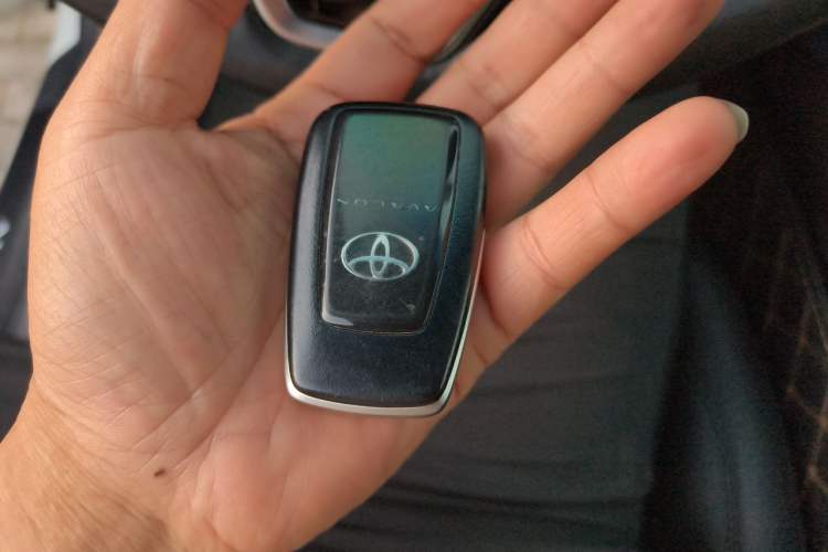 Used Toyota Avalon 2019 2.0L XLE Premium Edition China VI Vehicle Key