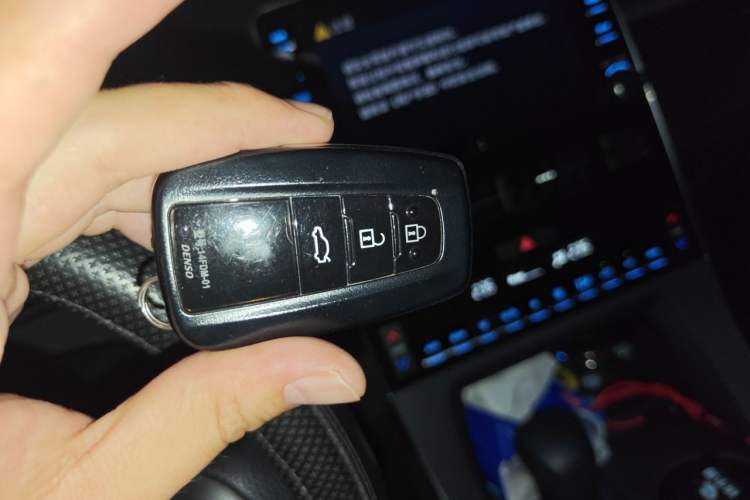 Used Toyota Avalon 2019 2.5L Ambition Version China VI Standard Vehicle Key