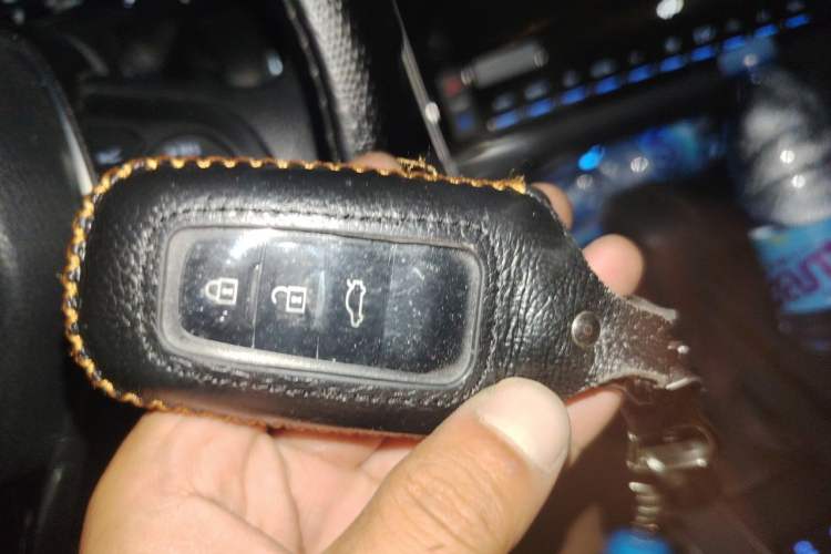 Used Toyota Avalon 2019 2.0L Ambition Edition China VI Vehicle Key