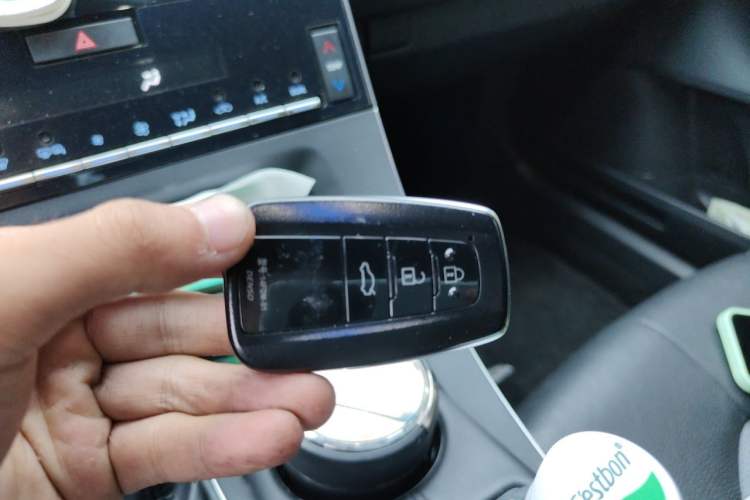 Used Toyota Avalon 2019 2.0L XLE Premium Edition China VI Vehicle Key