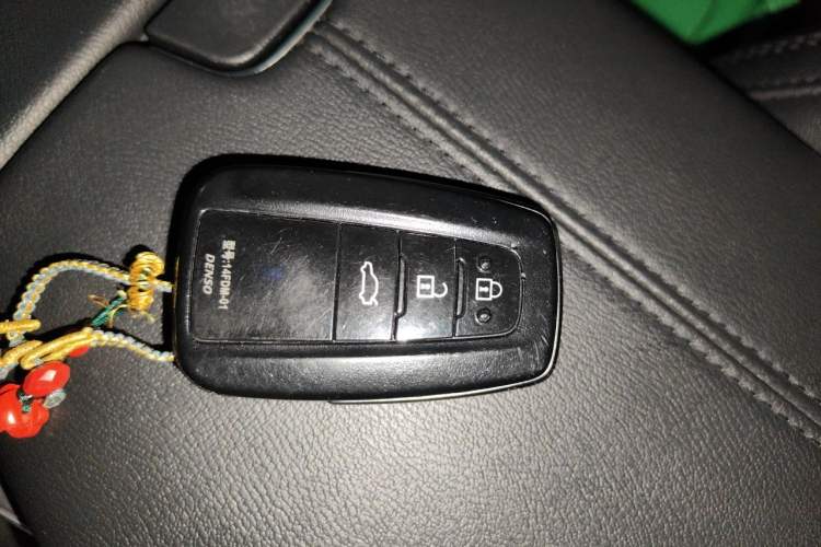 Used Toyota Avalon 2019 2.0L Luxury Edition China VI Standard Vehicle Key
