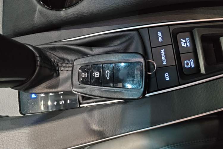 Used Toyota Avalon 2019 Dual-Engine 2.5L Luxury Edition China VI Standard Vehicle Key
