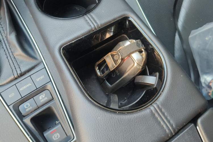 Used Toyota Avalon 2019 Dual-Engine 2.5L Luxury Edition China VI Standard Vehicle Key