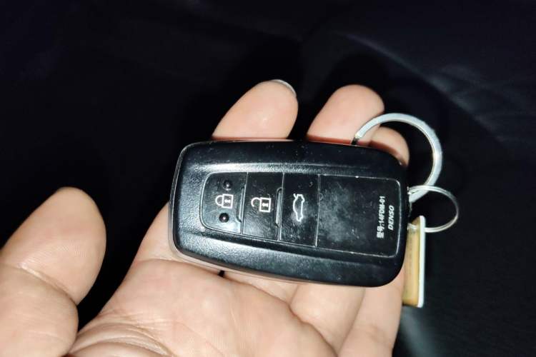 Used Toyota Avalon 2019 2.5L Touring Premium Version China VI Standard Vehicle Key