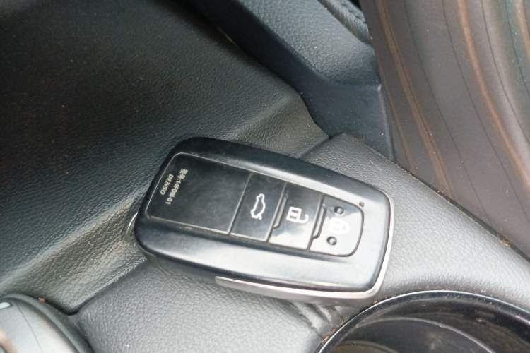 Used Toyota Avalon 2019 2.0L Luxury Edition China VI Standard Vehicle Key
