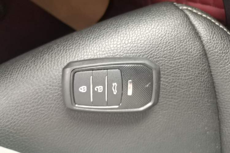 Used Toyota Avalon 2019 2.0L Ambition Edition China VI Vehicle Key