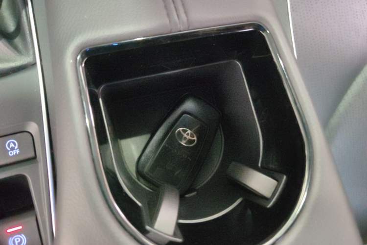 Used Toyota Avalon 2019 2.0L Luxury Edition China VI Standard Vehicle Key