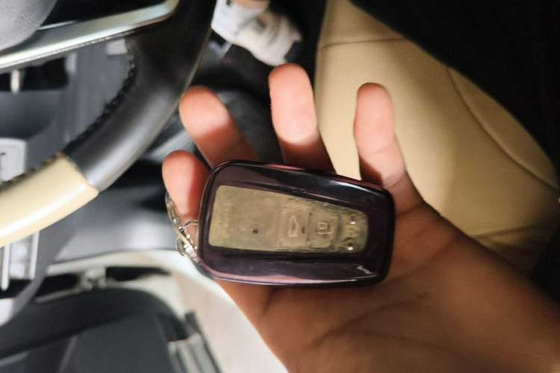 Used Toyota Avalon 2019 2.0L XLE Premium Edition China VI Vehicle Key