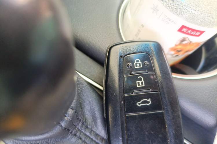 Used Toyota Avalon 2019 2.5L Touring Premium Version China VI Standard Vehicle Key