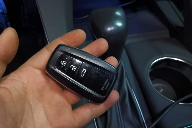 Used Toyota Avalon 2019 Dual-Engine 2.5L XLE Prestige Version China V Standard Vehicle Key