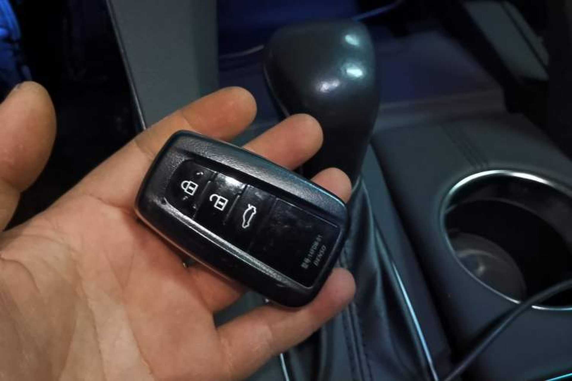 Used Toyota Avalon 2019 Dual-Engine 2.5L XLE Prestige Version China V Standard Vehicle Key