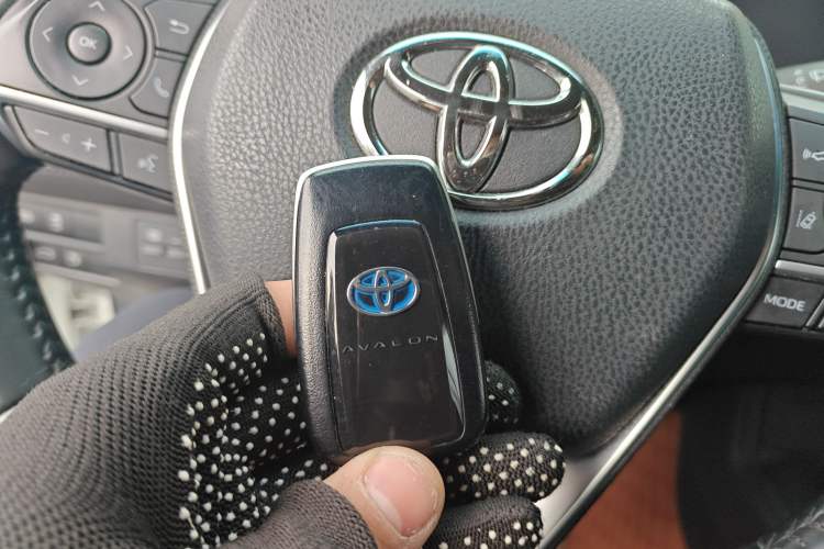 Used Toyota Avalon 2019 Dual-Engine 2.5L Luxury Edition China VI Standard Vehicle Key