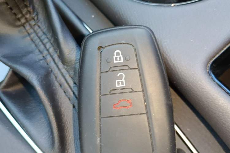 Used Toyota Avalon 2019 2.0L Luxury Edition China VI Standard Vehicle Key