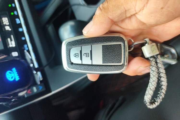 Used Toyota Avalon 2019 2.0L Luxury Edition China VI Standard Vehicle Key