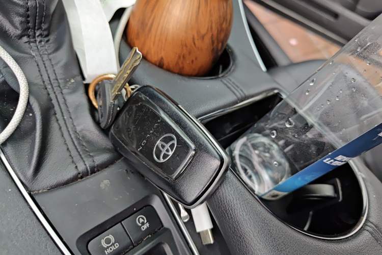 Used Toyota Avalon 2019 2.0L XLE Premium Edition China VI Vehicle Key