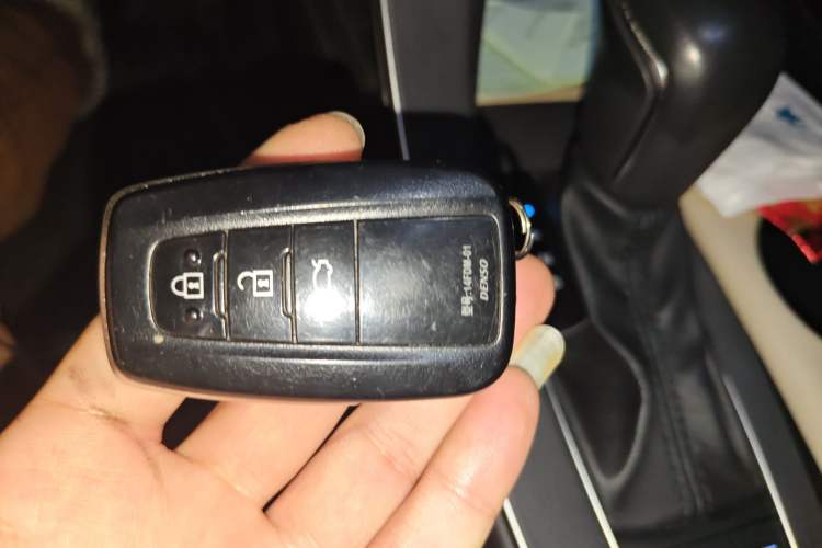 Used Toyota Avalon 2019 Dual-Engine 2.5L Luxury Edition China VI Standard Vehicle Key