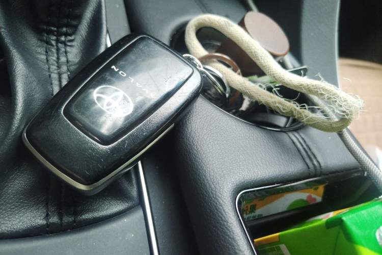 Used Toyota Avalon 2019 2.0L Luxury Edition China VI Standard Vehicle Key