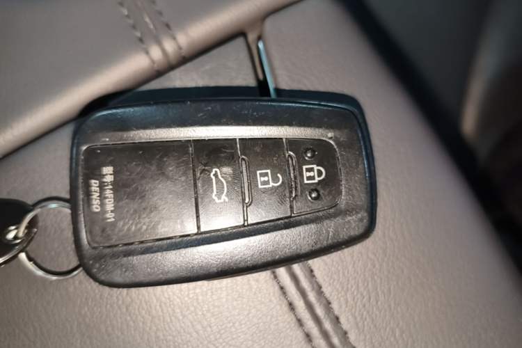 Used Toyota Avalon 2019 2.0L Luxury Edition China VI Standard Vehicle Key