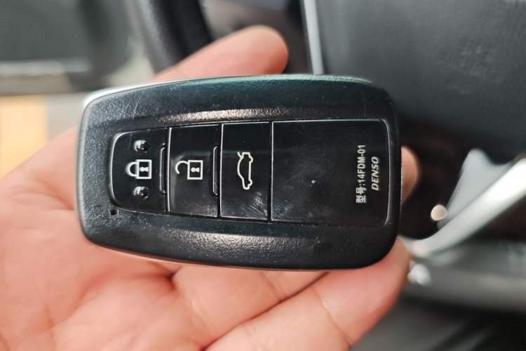 Used Toyota Avalon 2019 2.0L Luxury Edition China VI Standard Vehicle Key