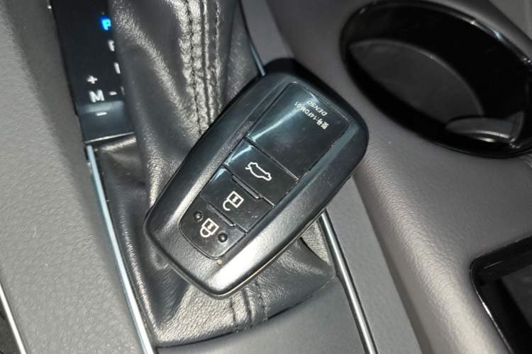 Used Toyota Avalon 2019 2.0L Luxury Edition China VI Standard Vehicle Key