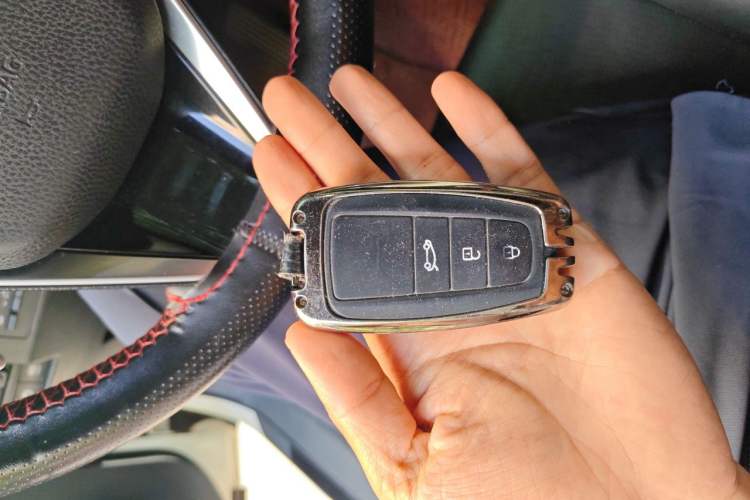 Used Toyota Avalon 2019 2.0L XLE Premium Edition China VI Vehicle Key