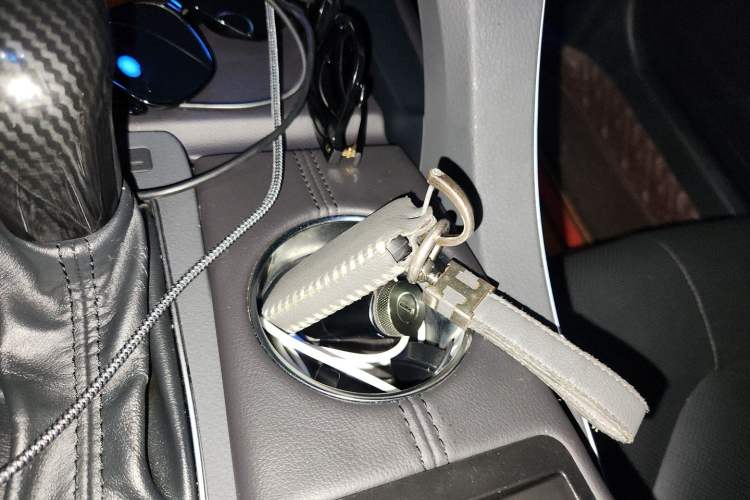 Used Toyota Avalon 2019 Dual-Engine 2.5L Limited Flagship Edition China VI Standard Vehicle Key