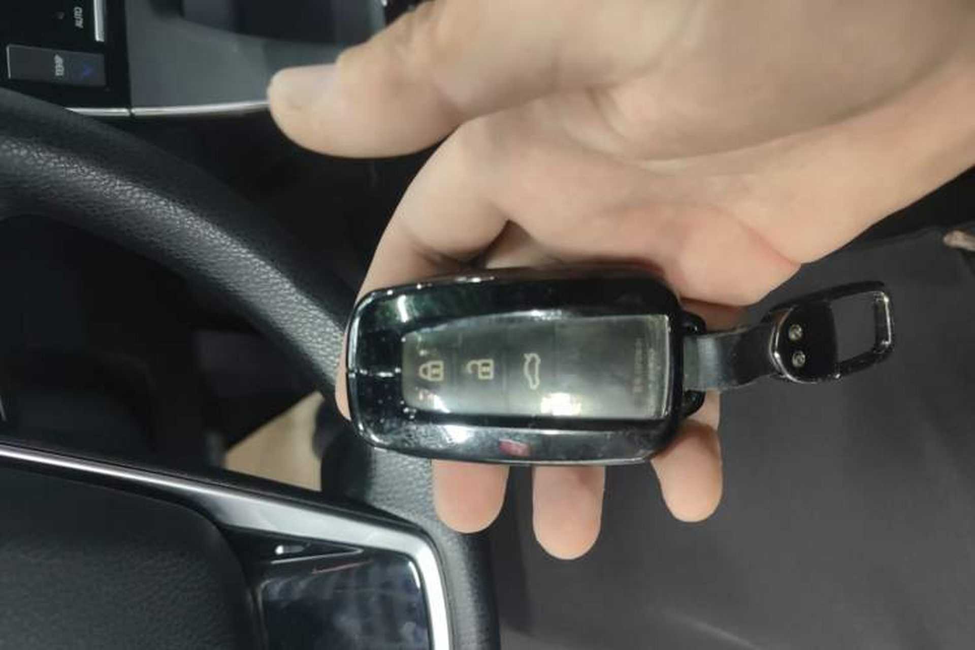 Used Toyota Avalon 2019 2.0L Ambition Edition China VI Vehicle Key