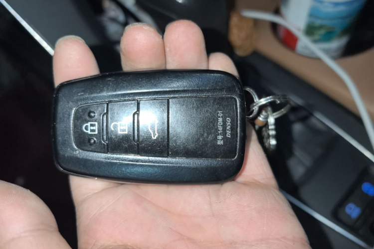 Used Toyota Avalon 2019 2.0L Ambition Edition China VI Vehicle Key