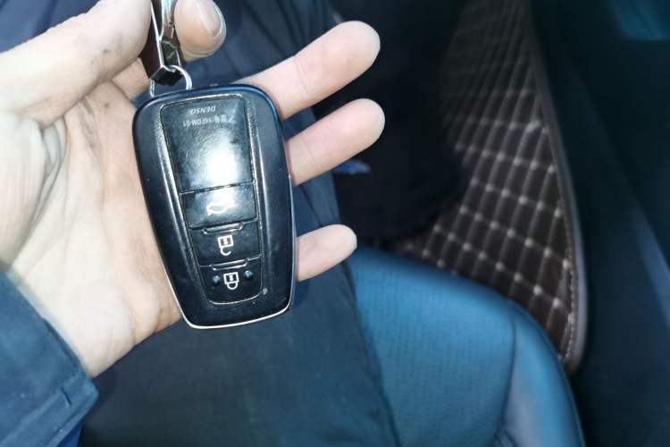 Used Toyota Avalon 2019 Dual-Engine 2.5L XLE Prestige Version China V Standard Vehicle Key