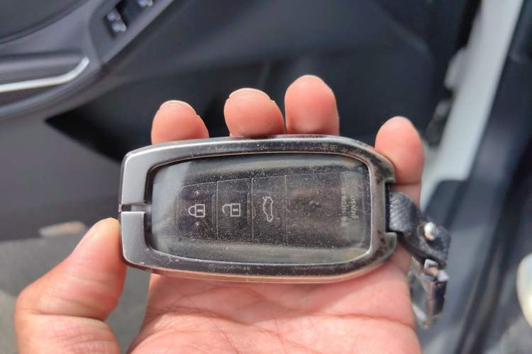 Used Toyota Avalon 2019 2.5L Ambition Version China VI Standard Vehicle Key