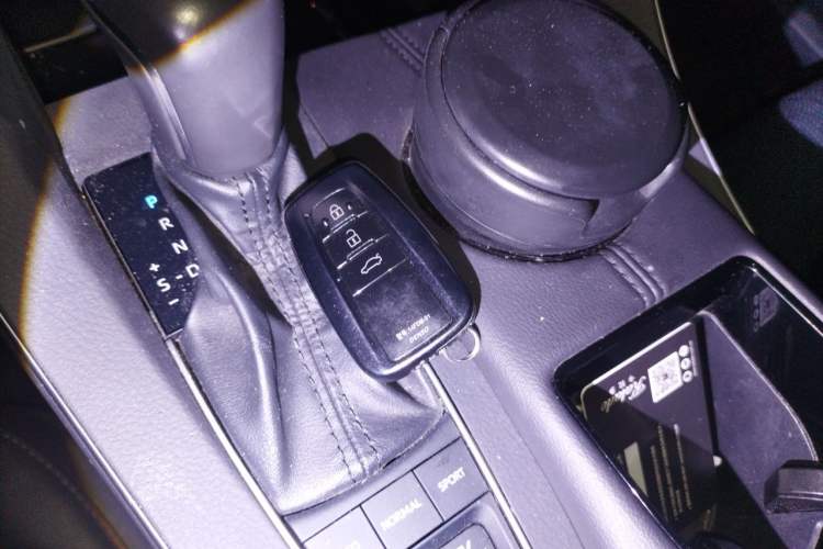 Used Toyota Avalon 2019 Dual-Engine 2.5L Luxury Edition China VI Standard Vehicle Key