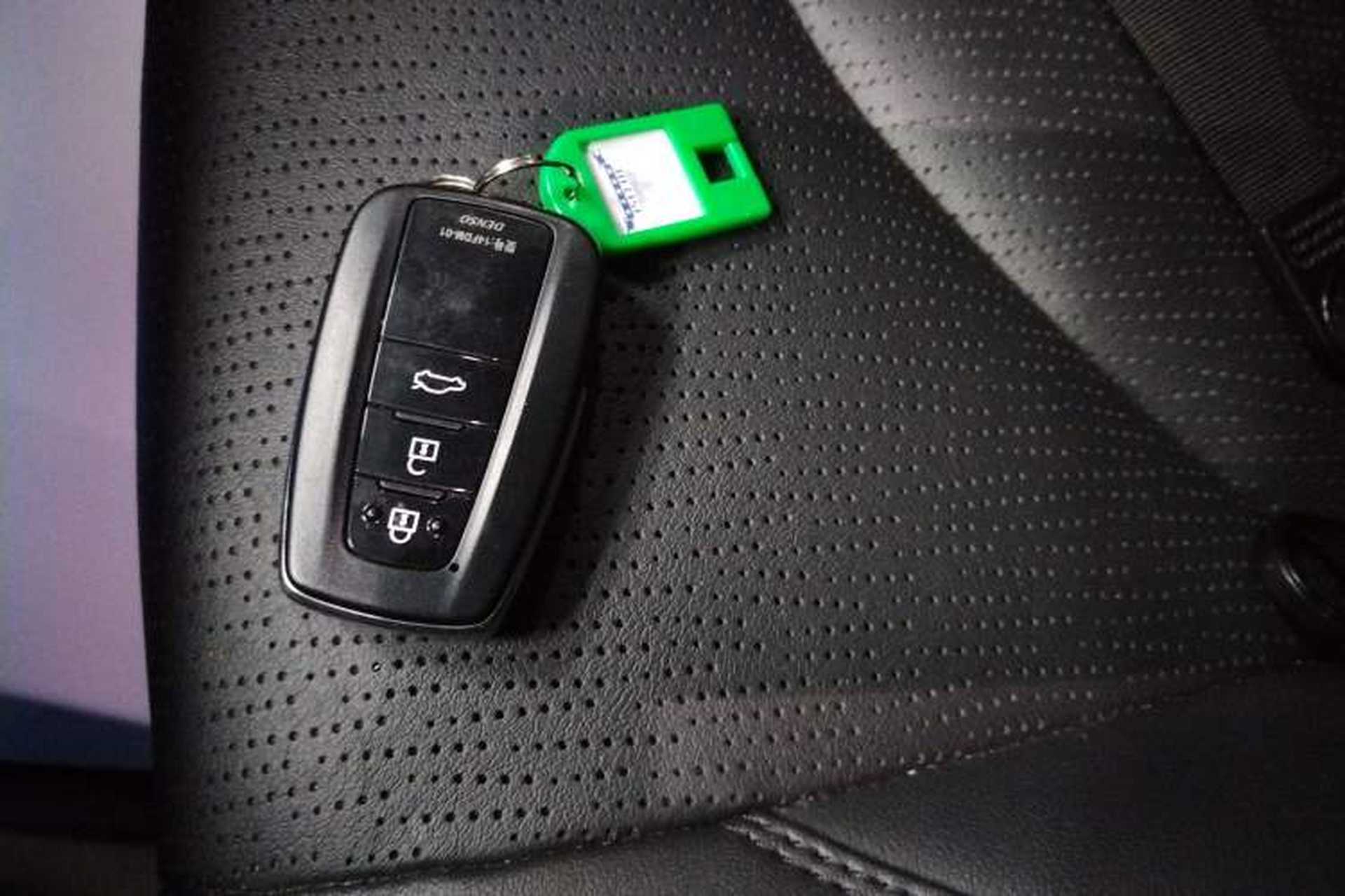 Used Toyota Avalon 2019 2.0L Luxury Edition China VI Standard Vehicle Key
