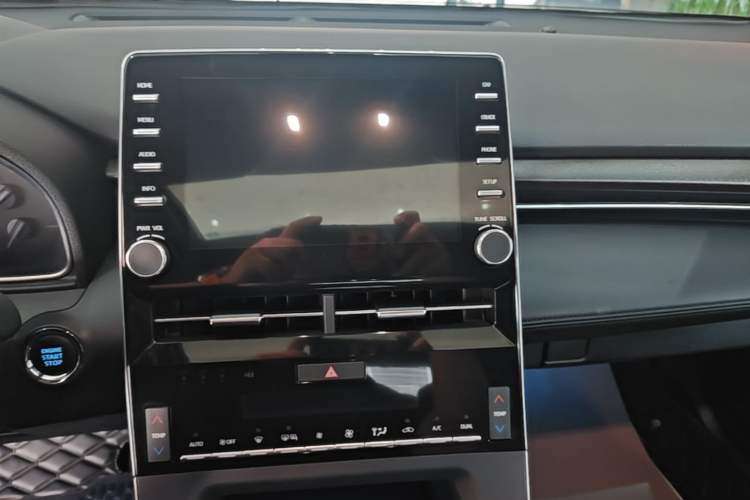 Used Toyota Avalon 2021 2.5L Luxury Edition Audio And AC Panel