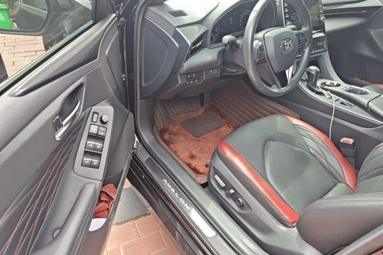 Used Toyota Avalon 2021 2.5L Touring Prestige SPORT Edition Driver Seat