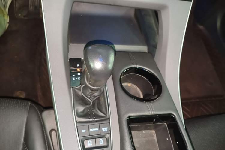 Used Toyota Avalon 2021 2.5L Luxury Edition Gear Lever