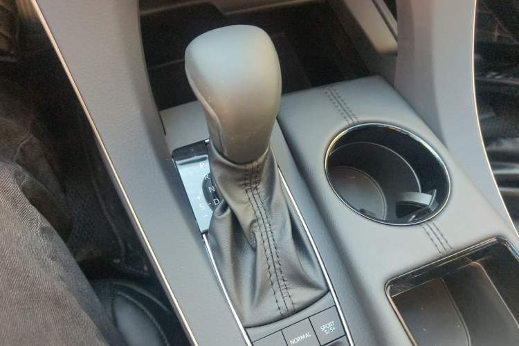 Used Toyota Avalon 2021 2.5L Luxury Edition Gear Lever