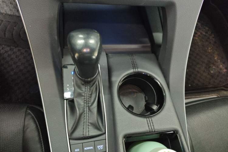 Used Toyota Avalon 2021 2.5L Luxury Edition Gear Lever